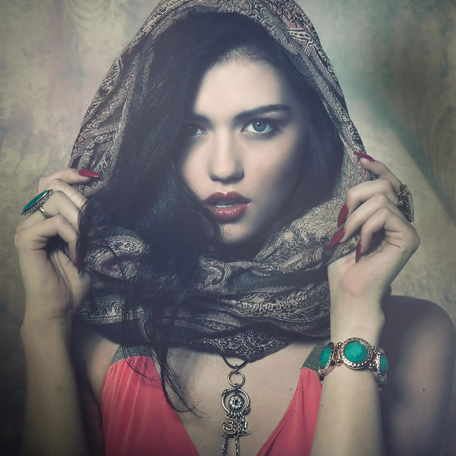Fashion headshot of Keely